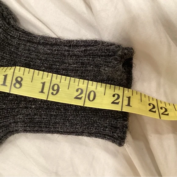 Vintage Pure Wool Patterned Sweater circa 1960s - Picture 6 of 8